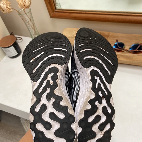 Nike epic react flyknit running shoe - Picture 4 of 5